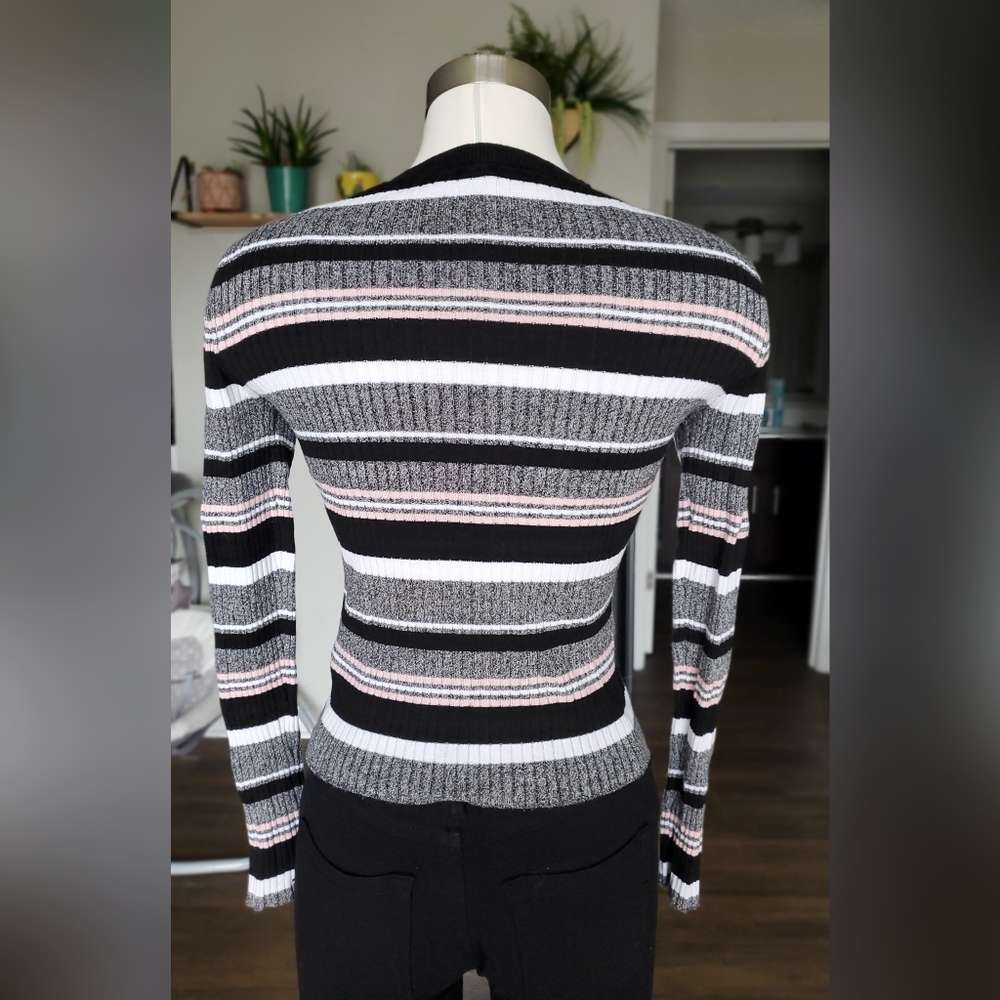 Sweater - Picture 4 of 4